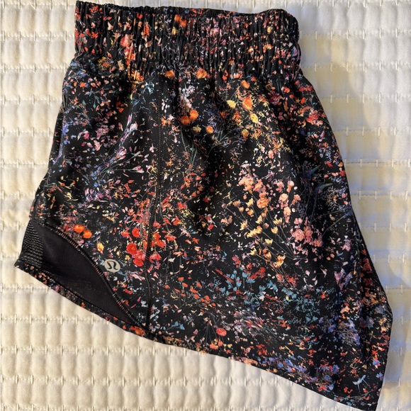 Lululemon shorts, Hotty Hot, floral, low rise, 2.5 inch inseam - Picture 3 of 8